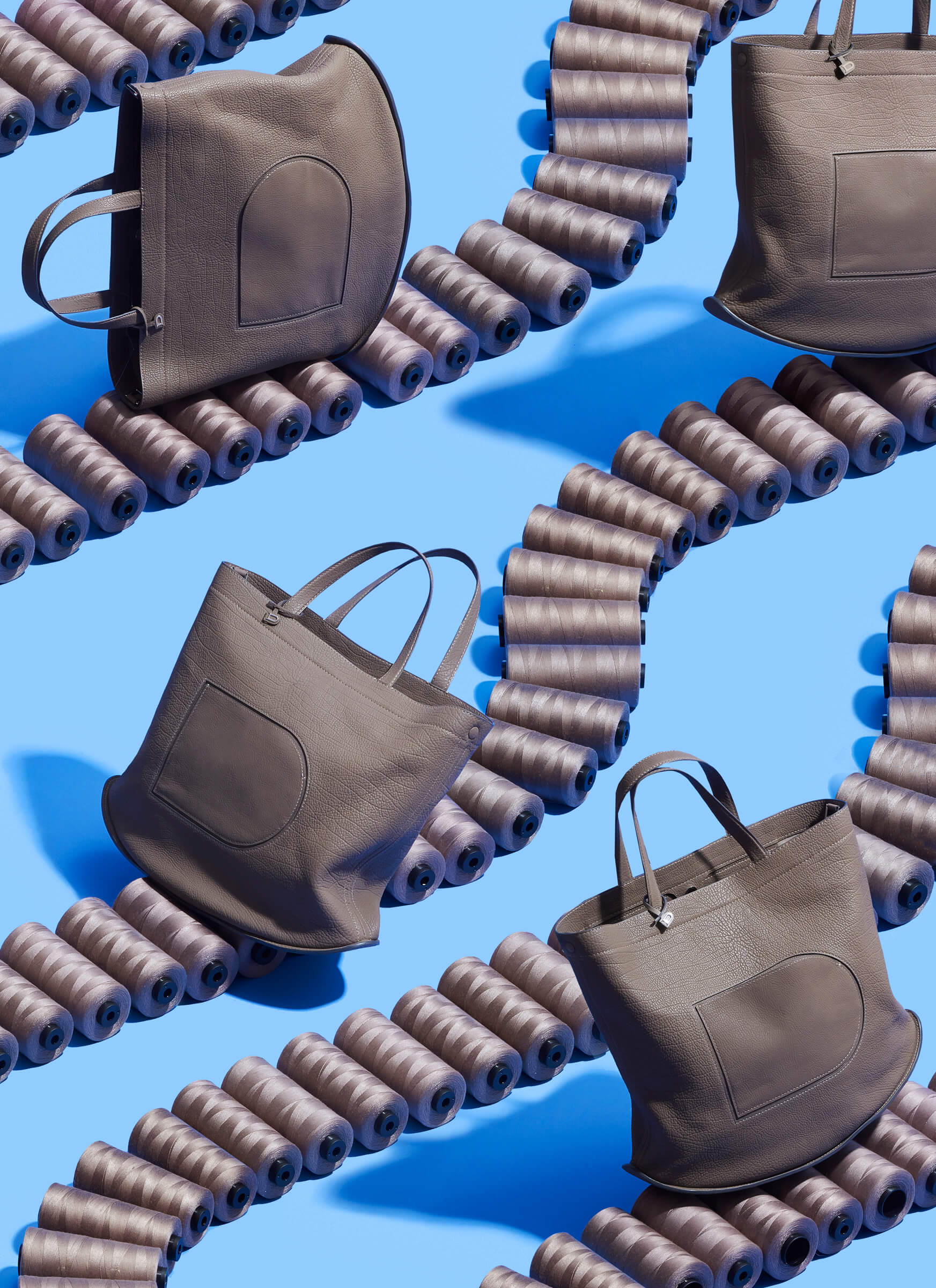 hold-on-please-delvaux-thomas-weil-02